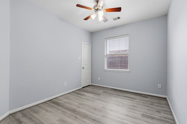 Building Photo - 271 Westwood Dr