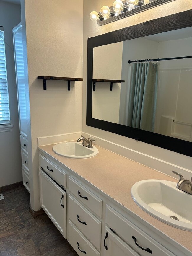 Building Photo - Spacious Gleneagle Gem with Unique Feature...
