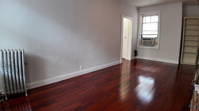 Building Photo - 712 W 175th St