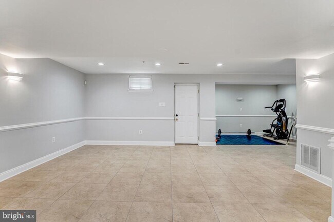 Building Photo - 7505 Castle Rock Dr