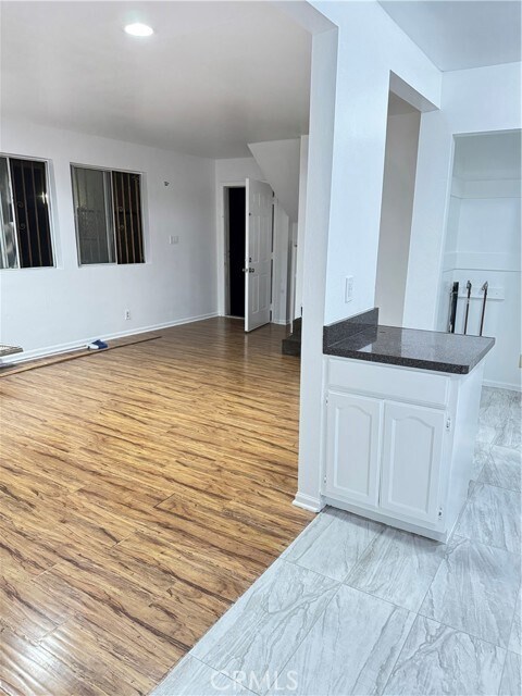 Building Photo - 822 E 87th Pl