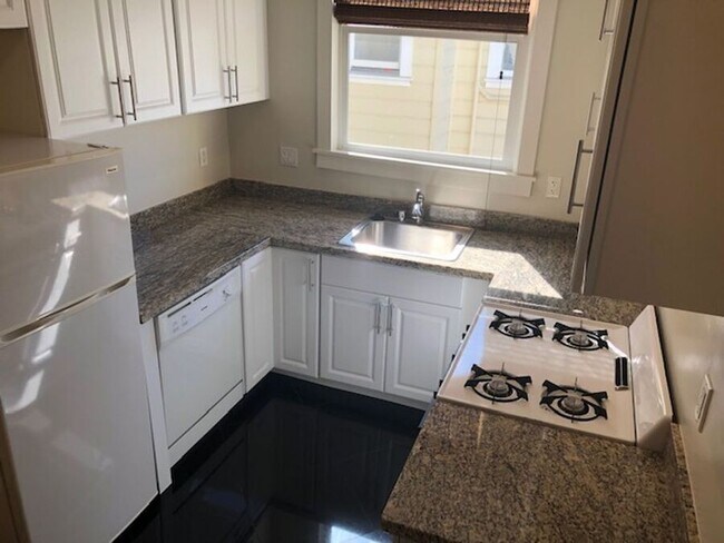 Building Photo - 3155 Broderick St