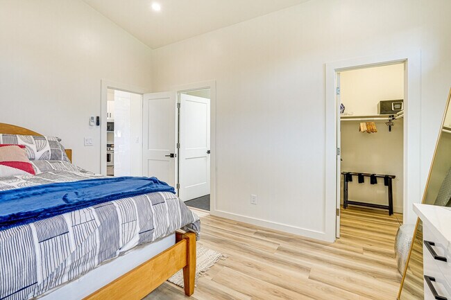 Building Photo - 3381 Pinole Valley Rd