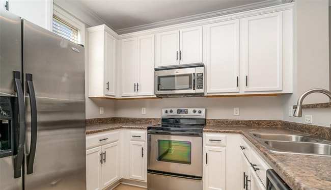 Building Photo - Beautiful townhome in Ballantyne
