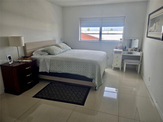 Building Photo - 5300 Washington St