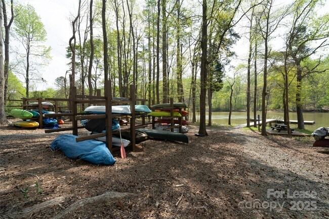 Building Photo - 4938 El Molino Dr