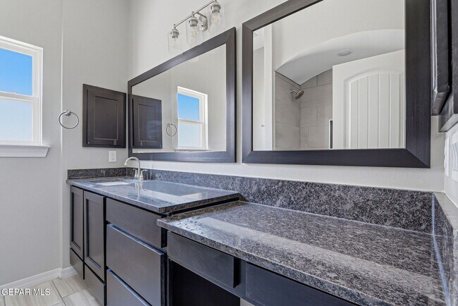 Building Photo - 908 Ada Ln