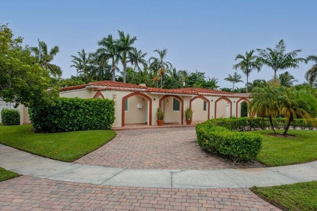 Building Photo - 1900 N Victoria Park Rd