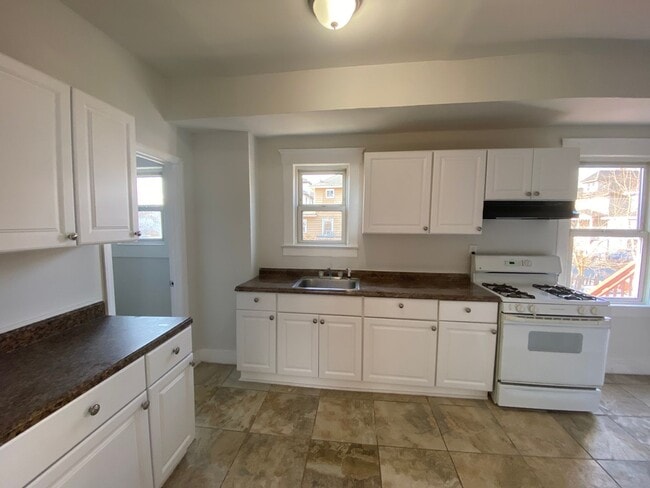 Building Photo - 1504 Summerfield Ave