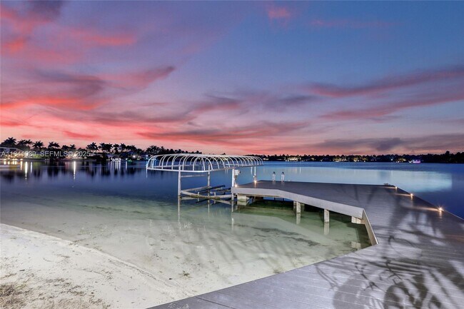 Building Photo - 13724 SW 92nd Ct