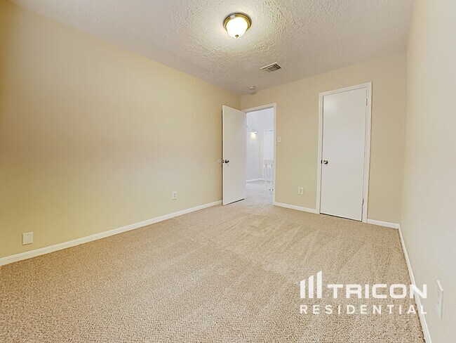 Building Photo - 16815 Shrub Oak Dr