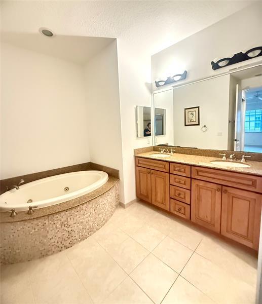 Building Photo - 4804 Sawgrass Breeze Dr