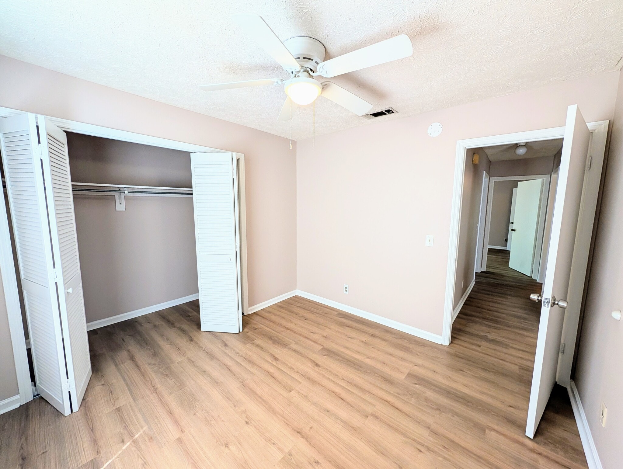 Additional bedroom - 110 W White Hawthorne Dr