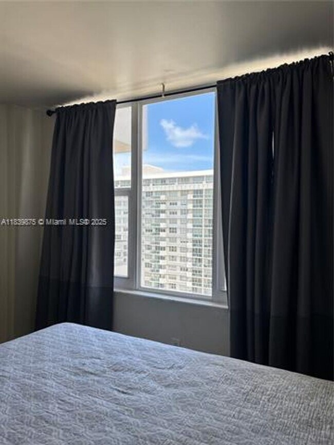 Building Photo - 5600 Collins Ave