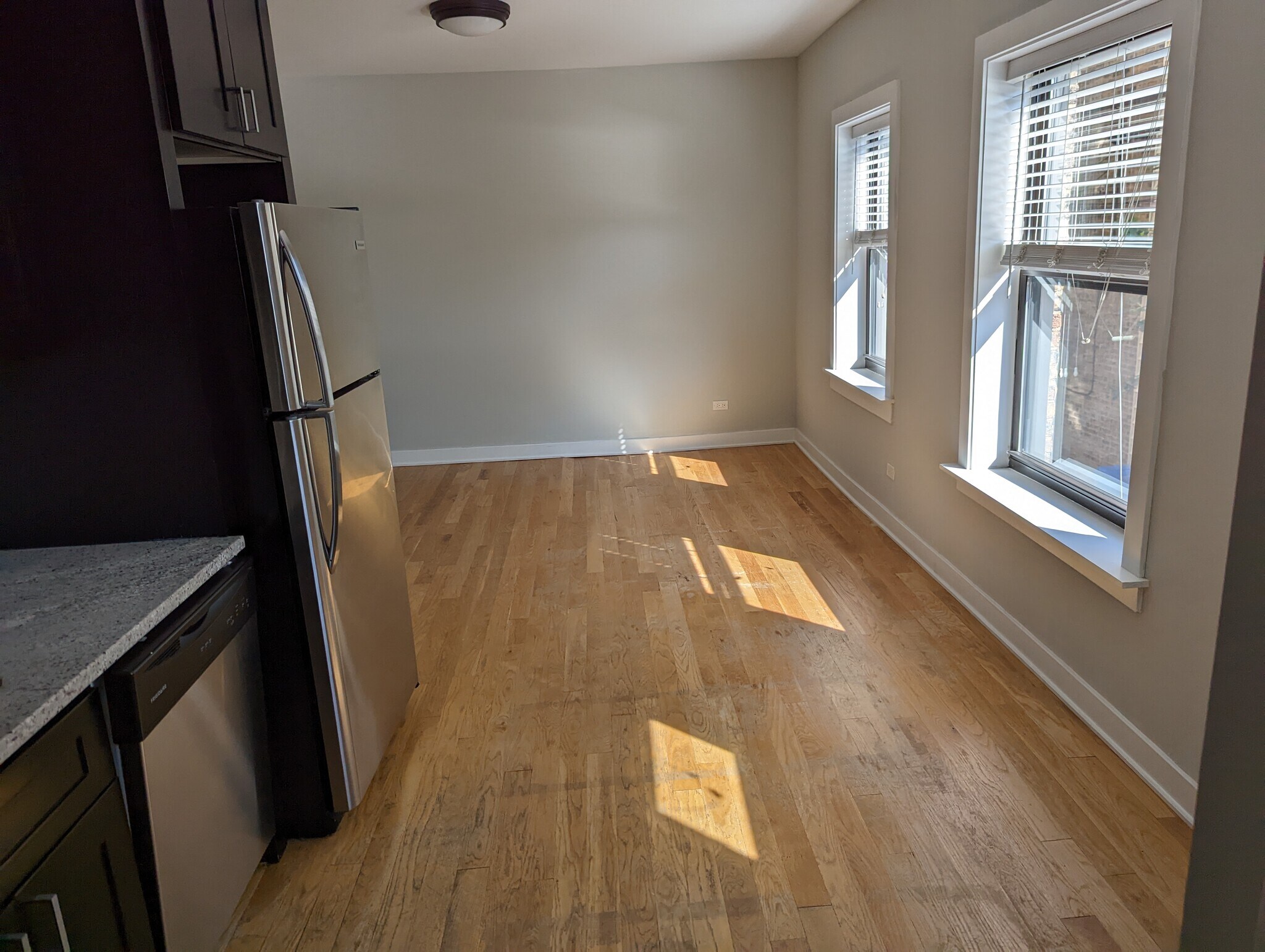 Building Photo - 2203 W Eastwood Ave