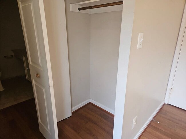 Building Photo - Bright and Cozy 1 Bed 1 Bath Condo In With Balcony In Vibrant Burke Cove