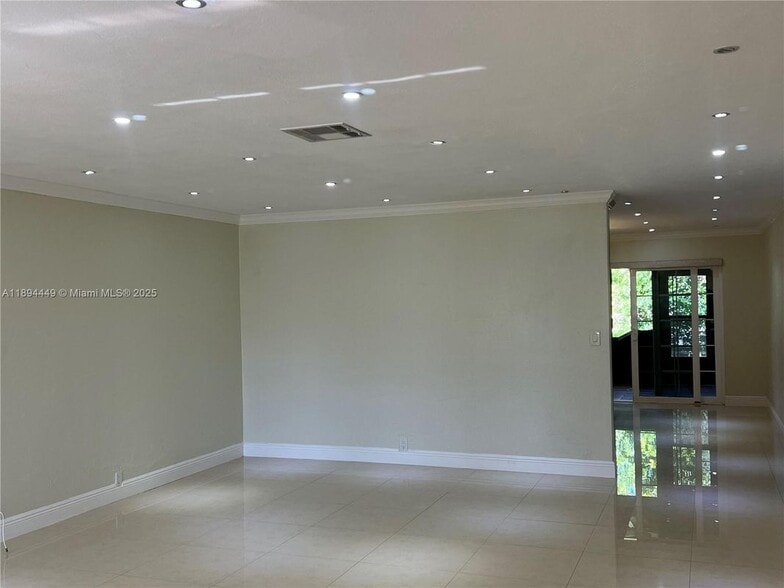 Building Photo - 2510 NW 116th Terrace