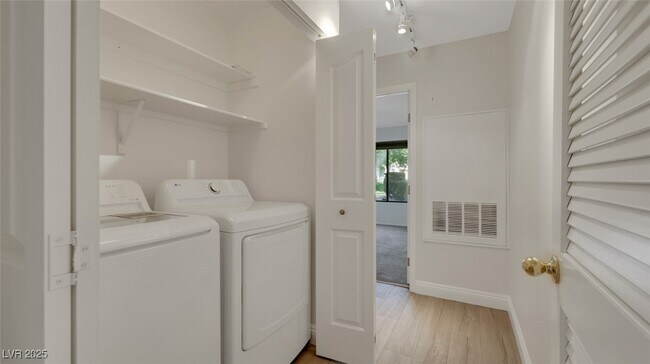 Building Photo - 8452 Boseck Dr