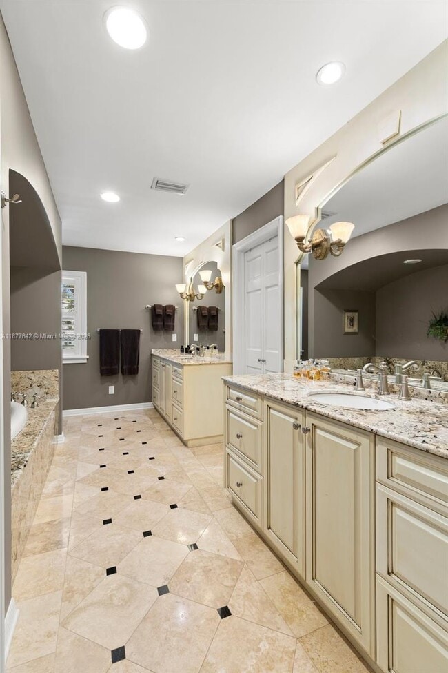 Building Photo - 3003 W Villa Rosa Park