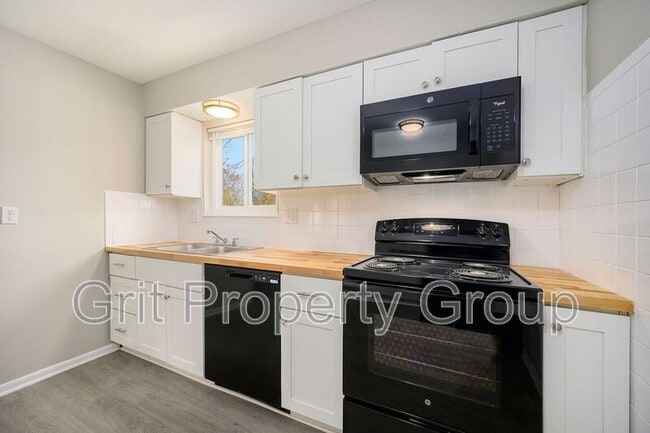 Primary Photo - 800 NE 68th St
