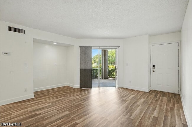 Building Photo - 201 Santa Clara Dr
