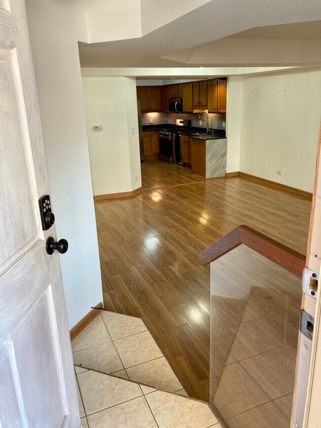 Spacious condo with 2 bedrooms for up to 4 people - 6337 Roosevelt Rd
