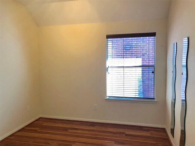 Building Photo - 13113 Sunset Cliff Ct