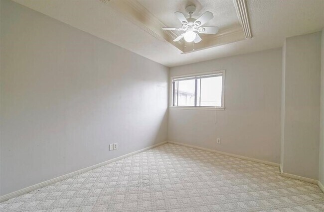 Building Photo - 18226 Vinland Dr