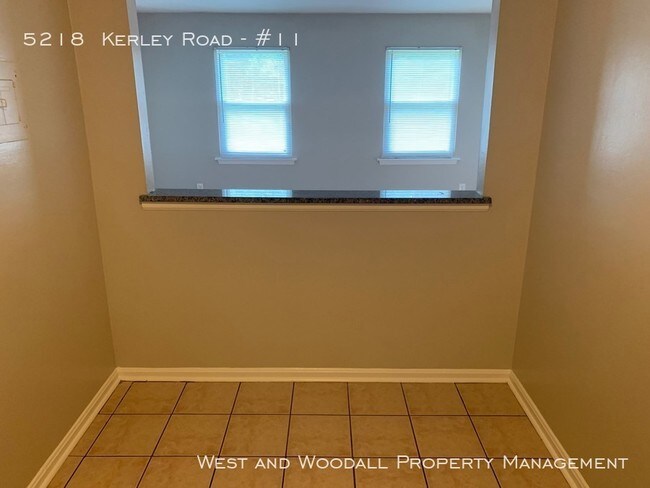 Building Photo - Great Two Bedroom, One Bathroom apartment