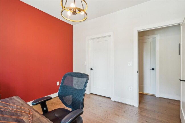 Building Photo - 1411 Key Blvd