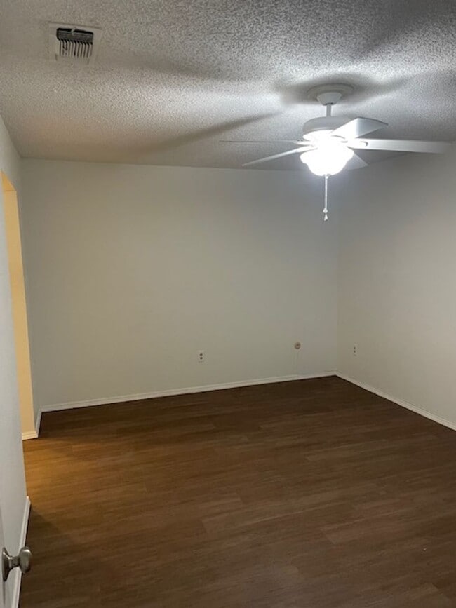 Building Photo - 1106 Brighton Dr