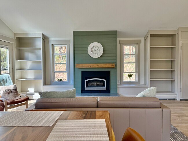 Building Photo - 2945 Aspen Dr