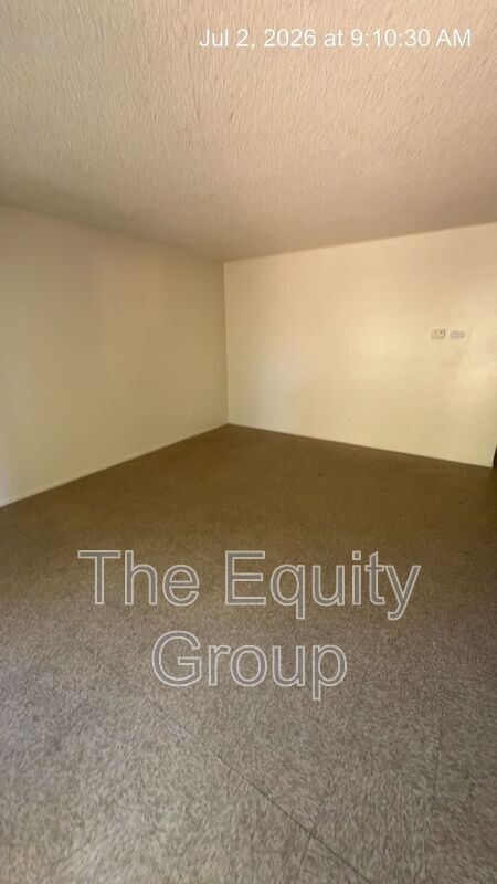 Building Photo - 529 E Kaweah Ave