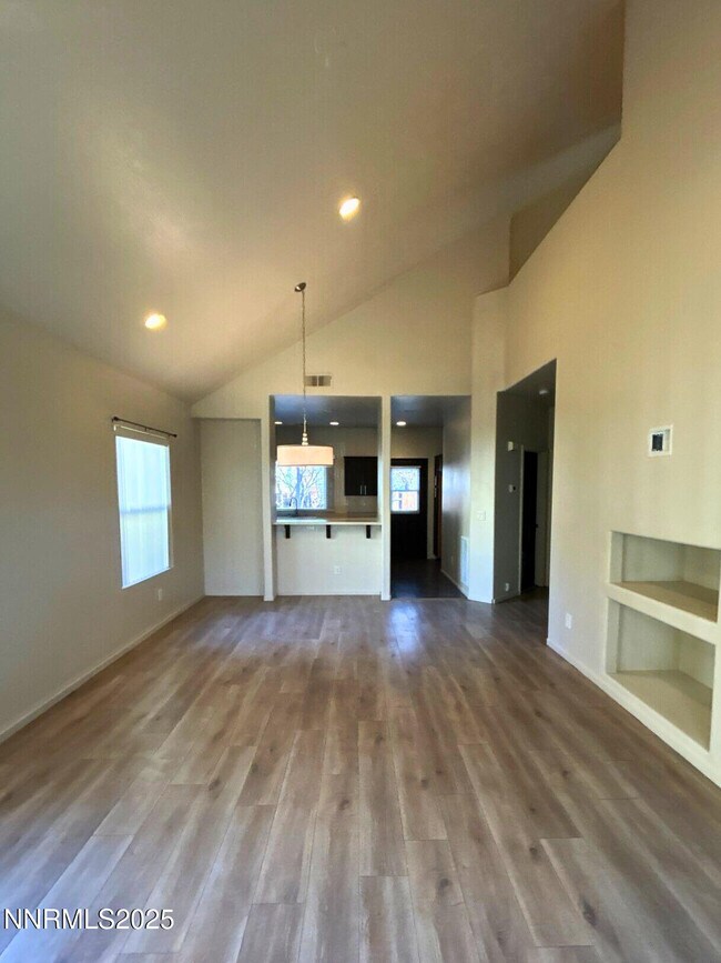 Building Photo - 5353 Desert Peach Dr