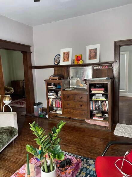 Dining - 917 East 19th Street