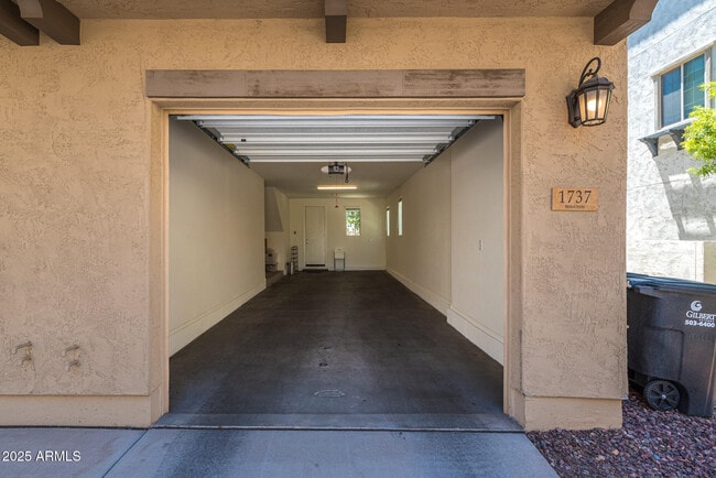 Building Photo - 1737 E Dogwood Ln
