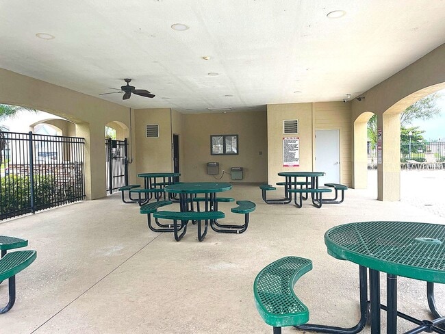 Building Photo - Beautiful 4Bed/ 2Bath Home in Doral Pointe...