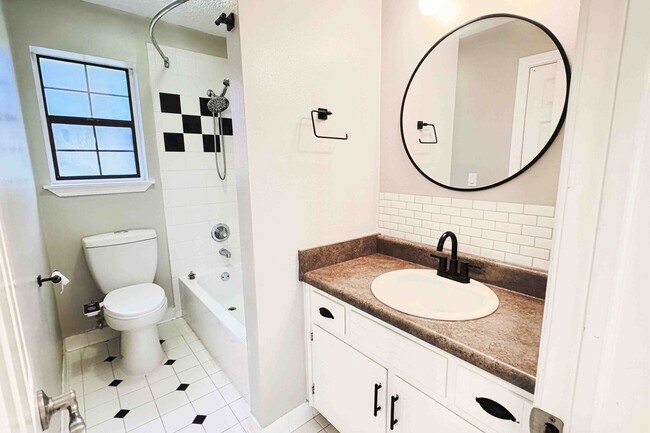 Building Photo - Charming 3-Bedroom Home with In-Ground Poo...