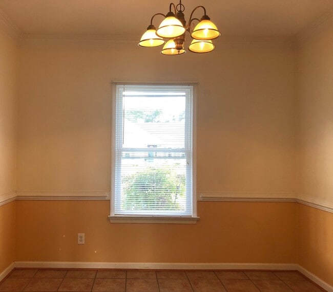 Building Photo - Lovely Ranch in Grassfield School District!