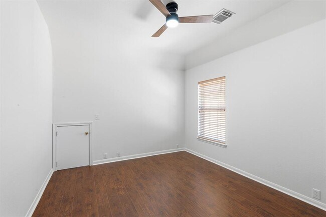 Building Photo - 11316 Cedarcliffe Dr