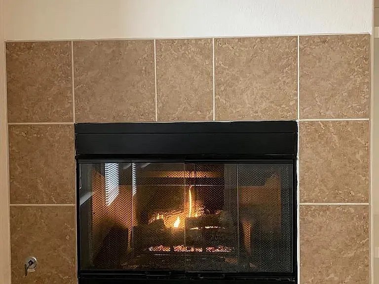 Building Photo - 2803 Kansas Dr