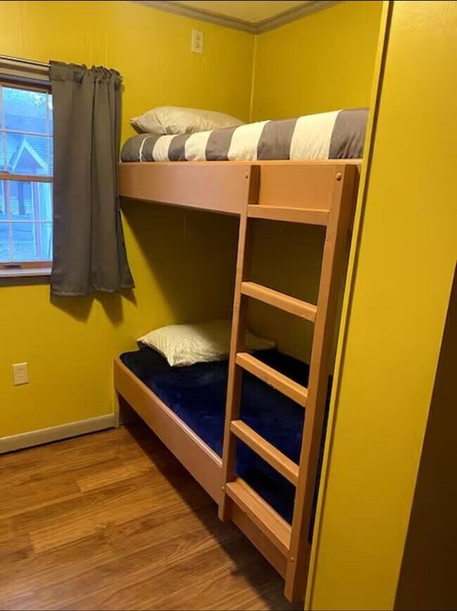 Building Photo - LAKE HOUSE...Furnished & Utilities/Wifi Included