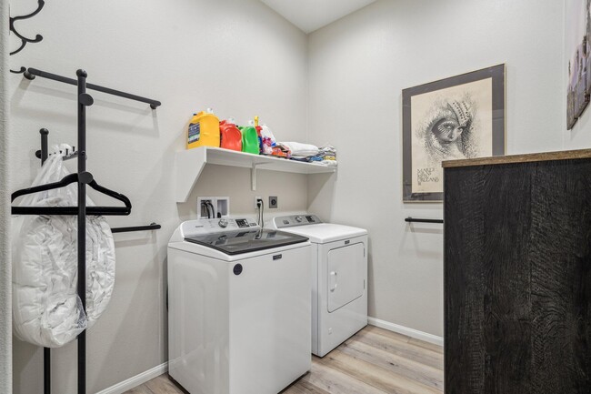 Building Photo - 51725 Pinnacle Vis Dr