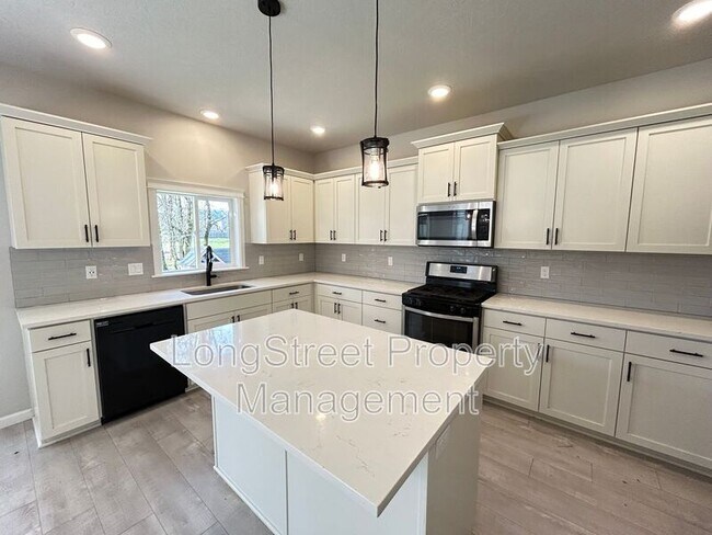 Building Photo - 7237 SE Berg Dr