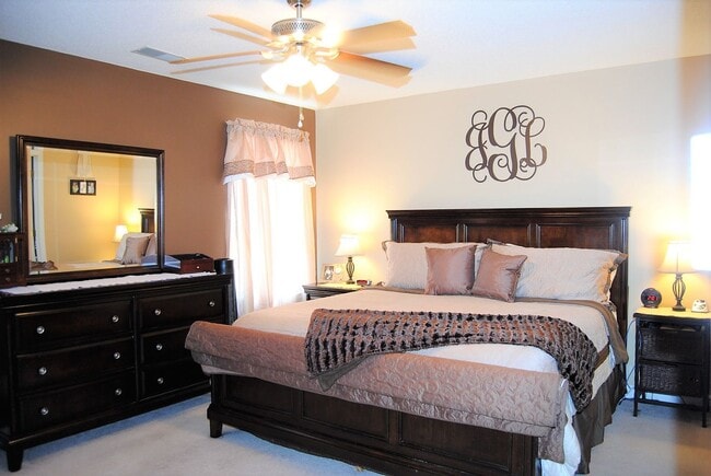 Building Photo - Wonderful Home in the Willow Lakes Community!