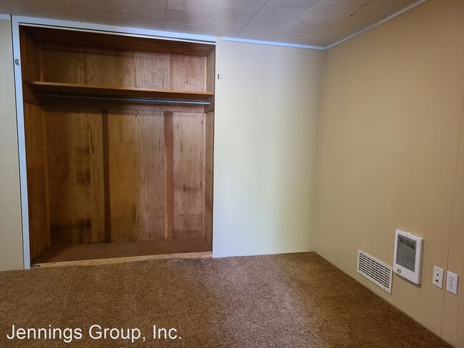 Building Photo - 5 br, 2 bath House - 1638 Orchard Street