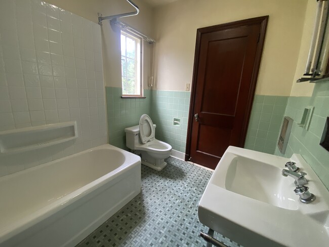 Building Photo - 102 Safe Harbor Village
