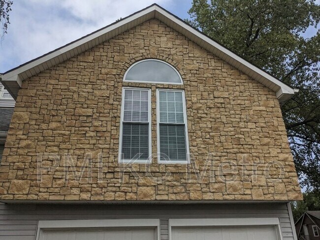 Building Photo - 16008 E T C Lea Rd