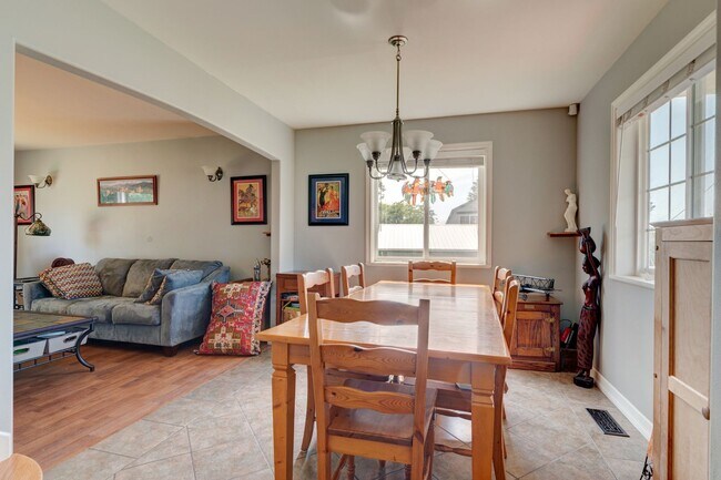Building Photo - 3 Bed 2 Bath beautiful home on a corner lot in Admirals Cove