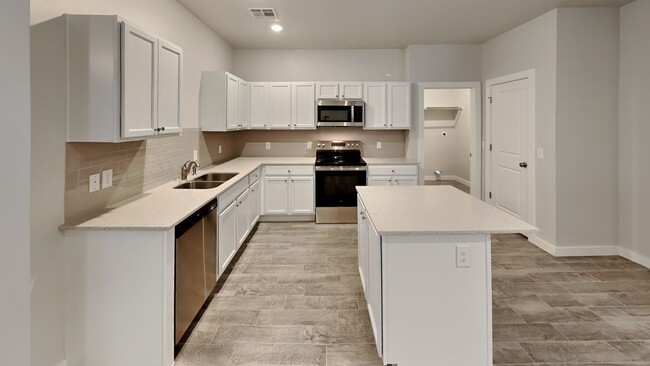 Building Photo - Ridge Creek Addition 3 bedroom, 2 bathroom on 1.43 acre Wooded Lot!